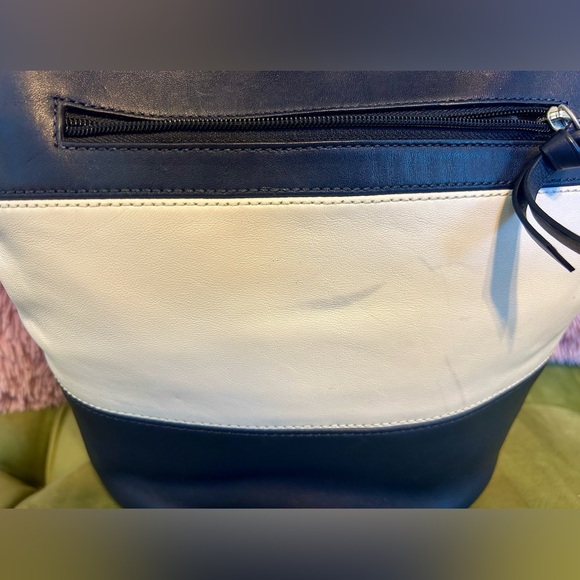 COACH : Good used condition- shoulder bag navy blue and white. - Picture 3 of 13
